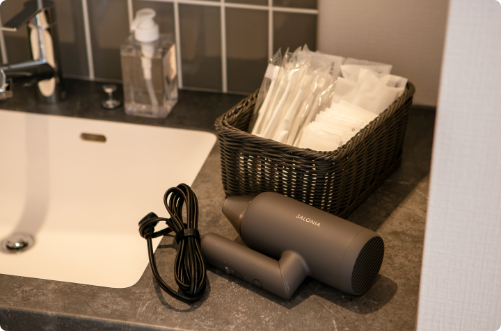 ボディタオル、ヘアコーム、カミソリ、コットン、歯ブラシセット